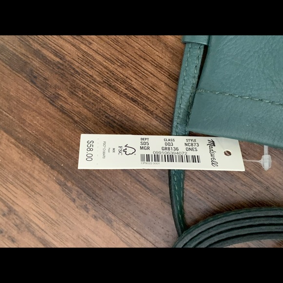 Madewell the smartphone crossbody bag in leather in green color - Picture 13 of 15